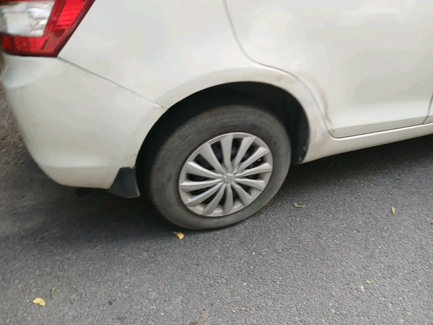 2015 Maruti Swift Dzire VXI, Petrol, Manual, 74,057 km, tyre
