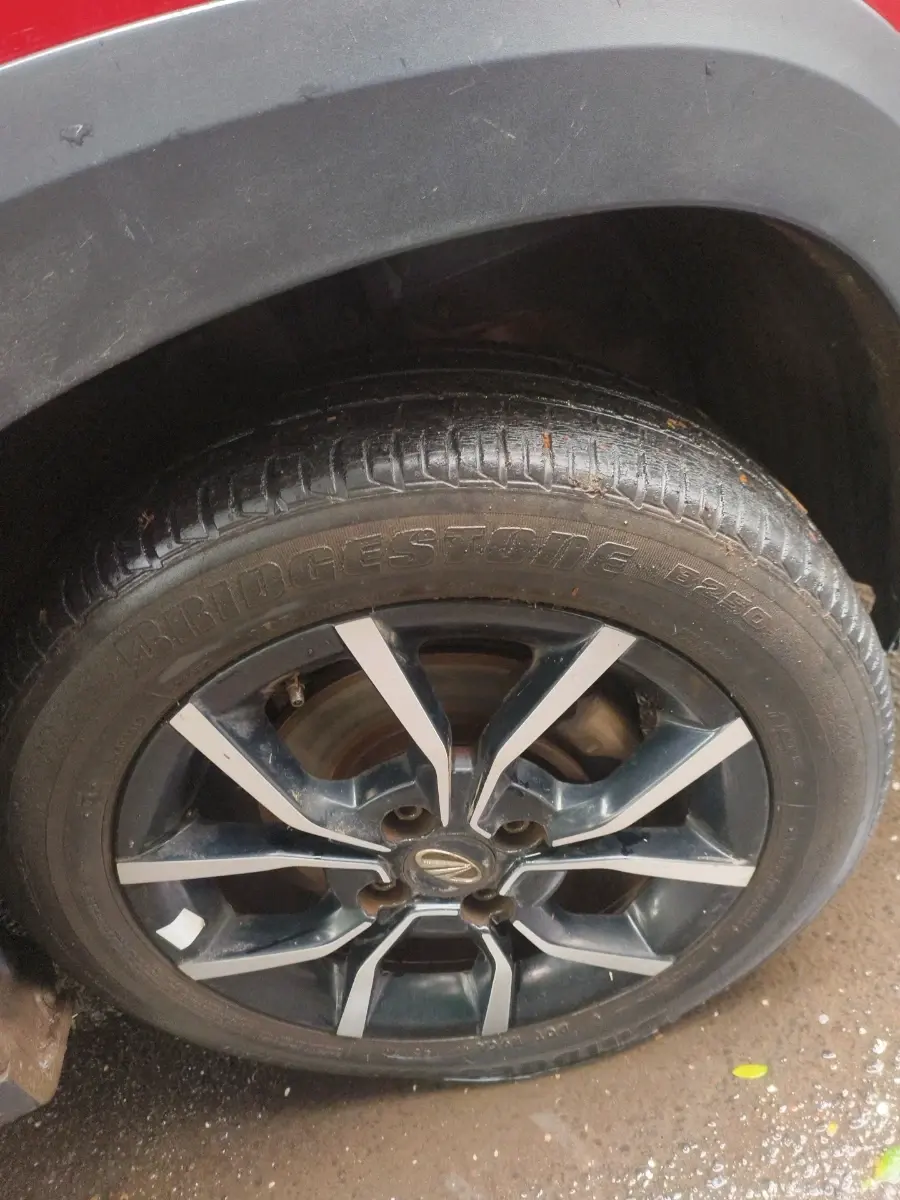 2018 Mahindra KUV 100 NXT K8 P 6 STR, Petrol, Manual, 53,838 km, tyre