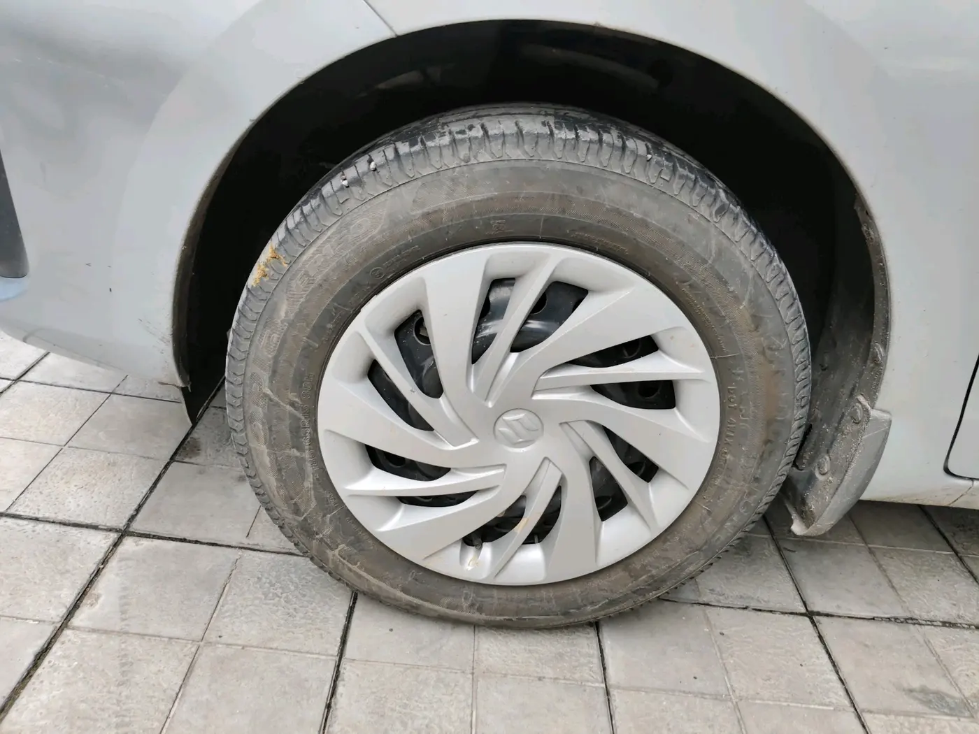 2023 Maruti Ertiga VXi (O), Petrol, Manual, 13,953 km, tyre
