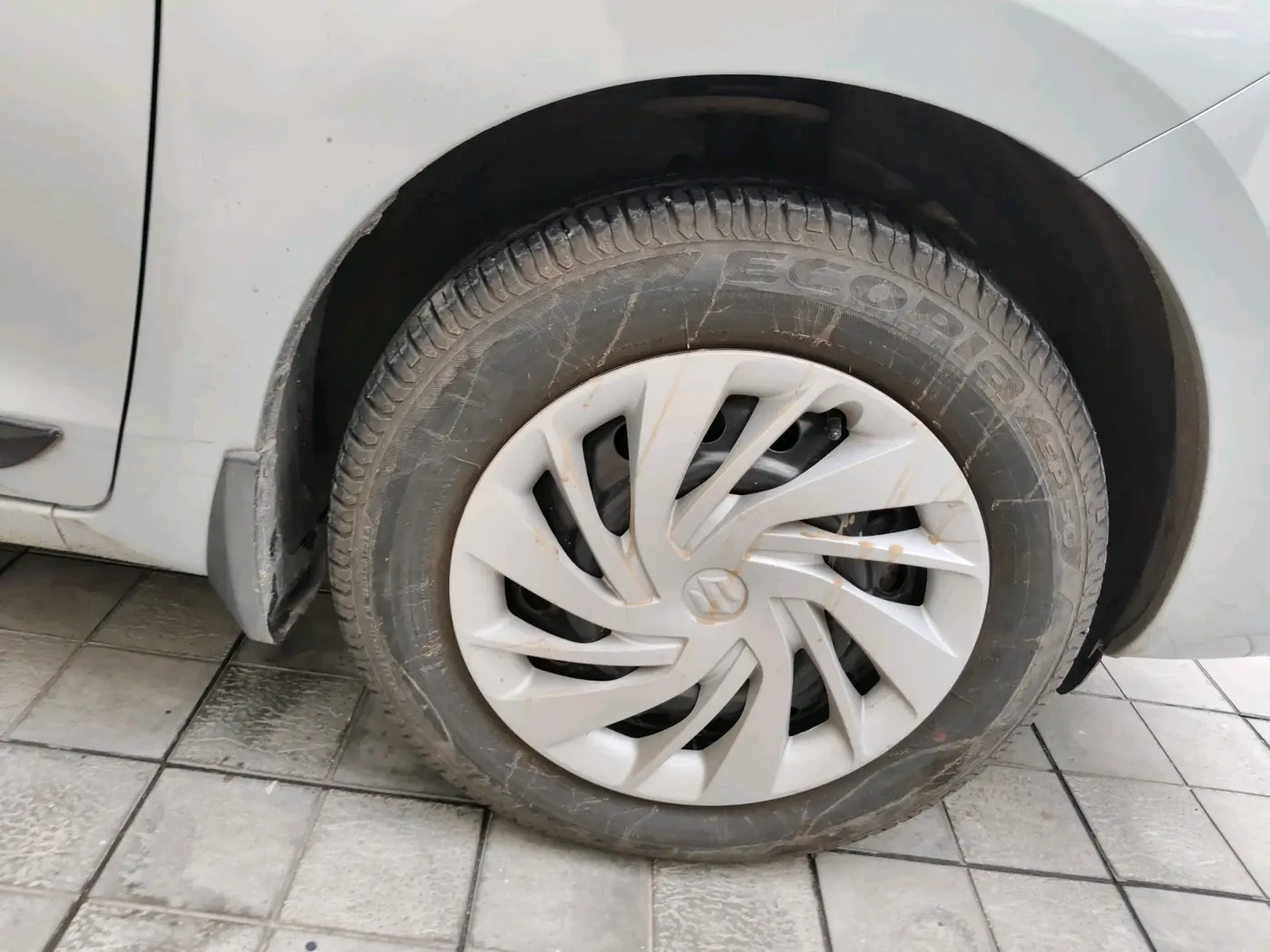 2023 Maruti Ertiga VXi (O), Petrol, Manual, 13,953 km, tyre
