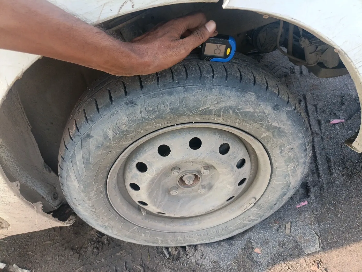 2021 Maruti Dzire VXI, Petrol, Manual, 1,15,012 km, tyre