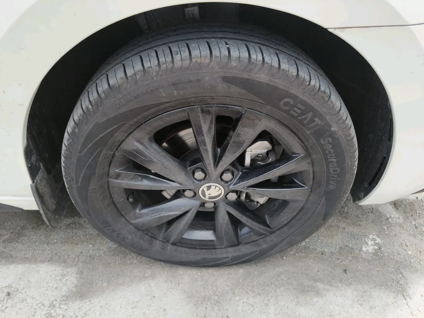2026 Skoda SLAVIA Sportline 1.0L TSI AT, Petrol, Automatic, 3,587 km, tyre