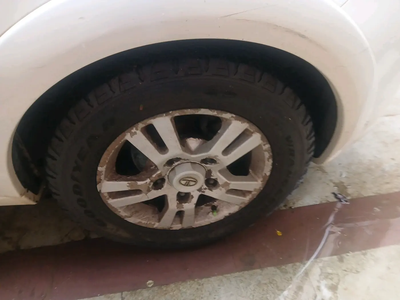 2011 Tata Aria PRESTIGE 4X4, Diesel, Manual, 1,77,933 km, tyre
