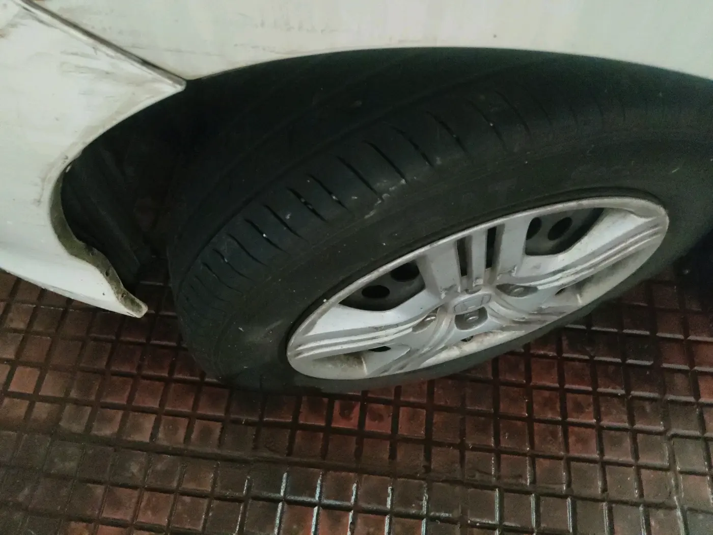 2011 Honda City 1.5L I-VTEC S MT, Petrol, Manual, 1,29,363 km, tyre