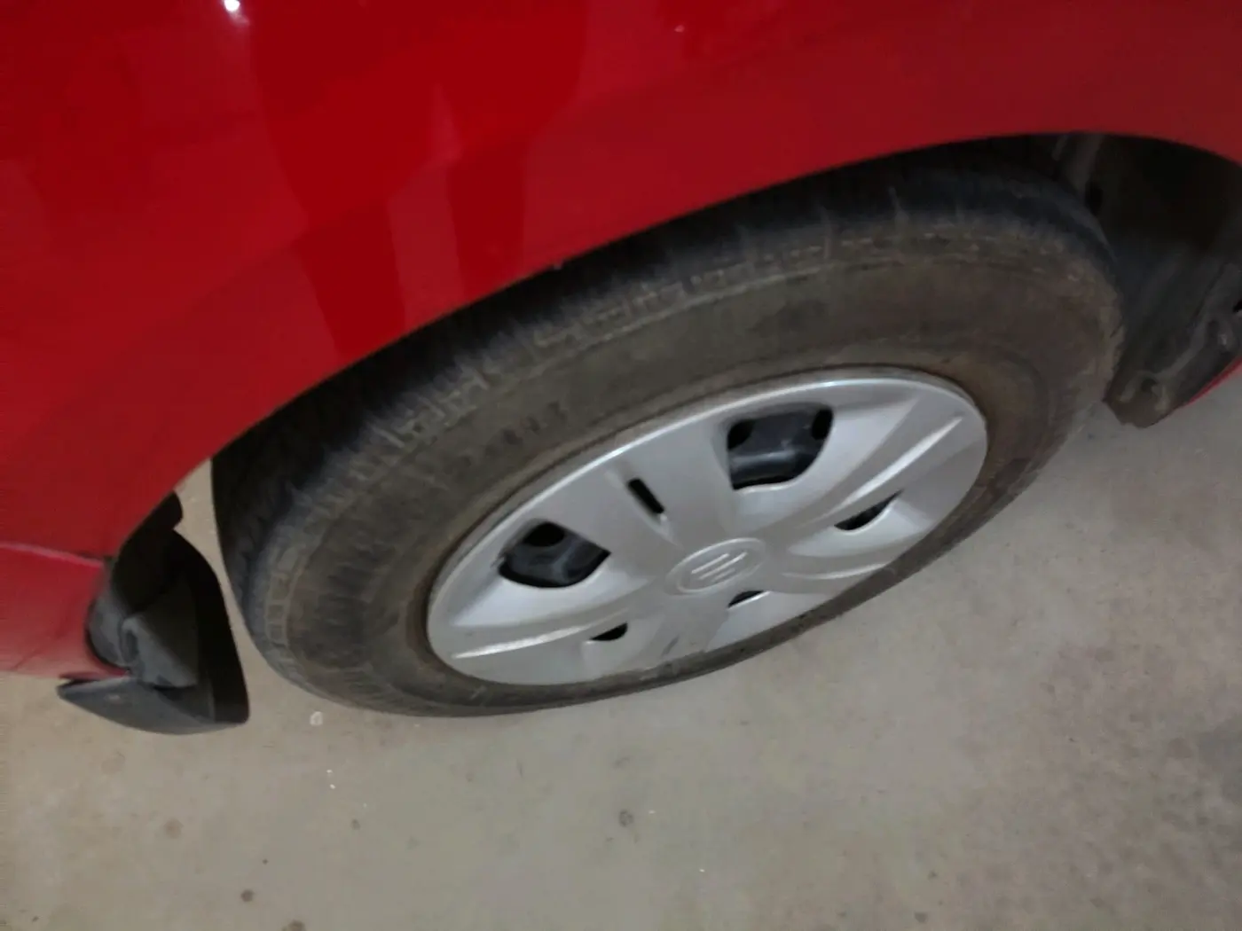 2010 Maruti Swift VXI, Petrol, Manual, 79,441 km, tyre