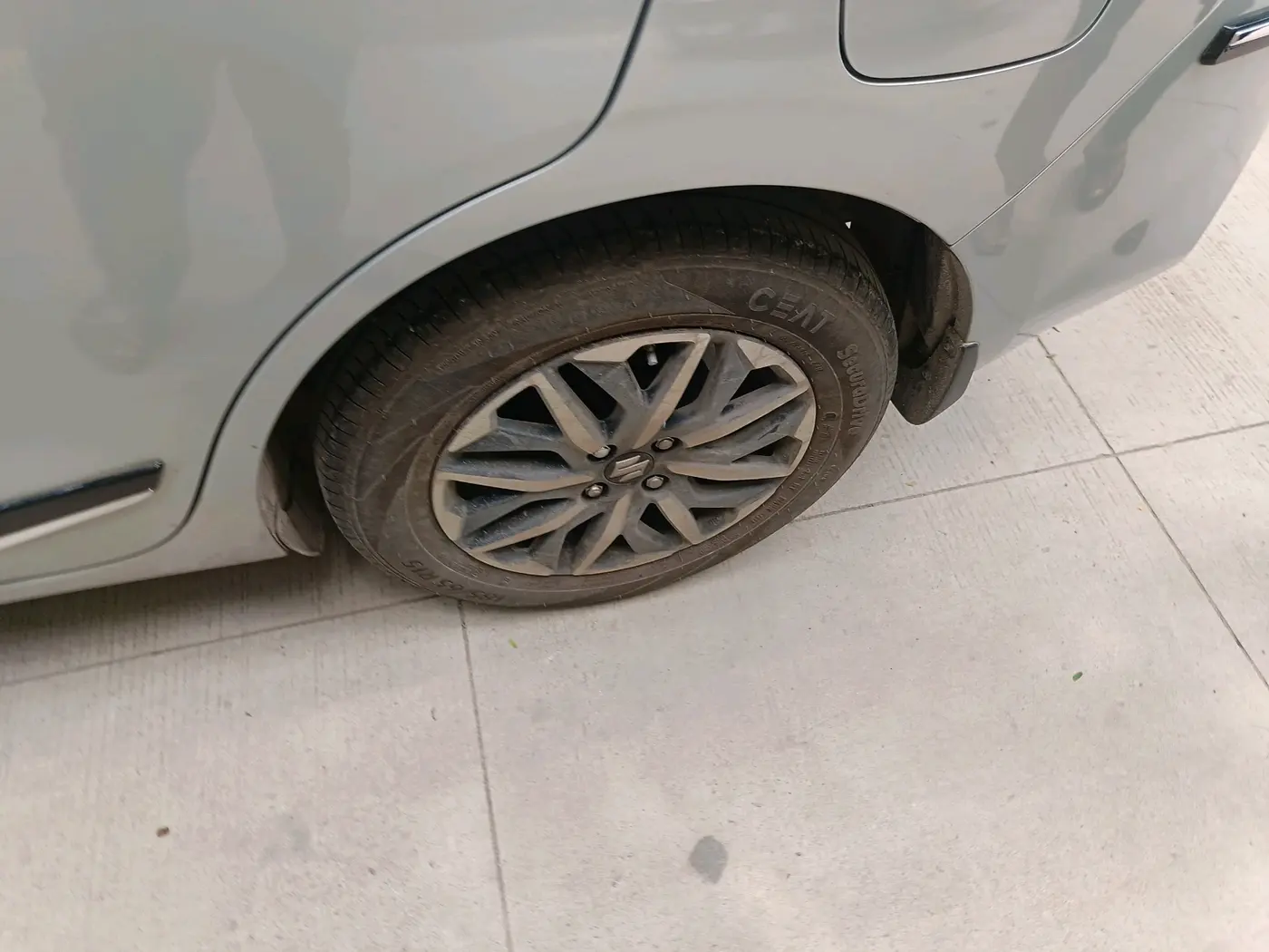2025 Maruti Dzire ZXi Plus AMT, Petrol, Automatic, 17,231 km, tyre
