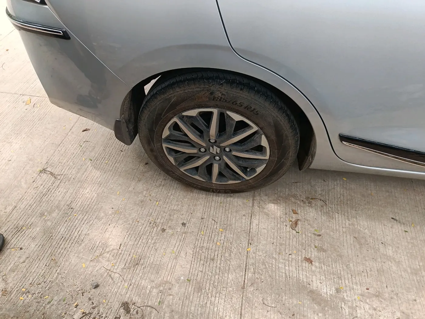 2025 Maruti Dzire ZXi Plus AMT, Petrol, Automatic, 17,231 km, tyre