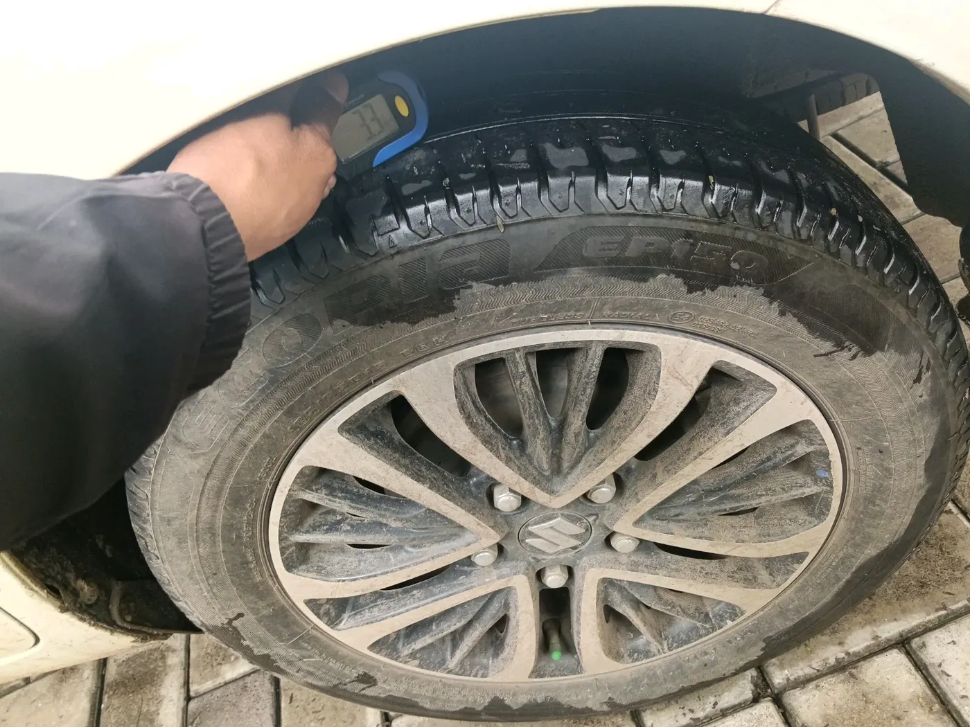 2023 Maruti Ertiga ZXI (O) CNG, CNG, Manual, 40,259 km, tyre