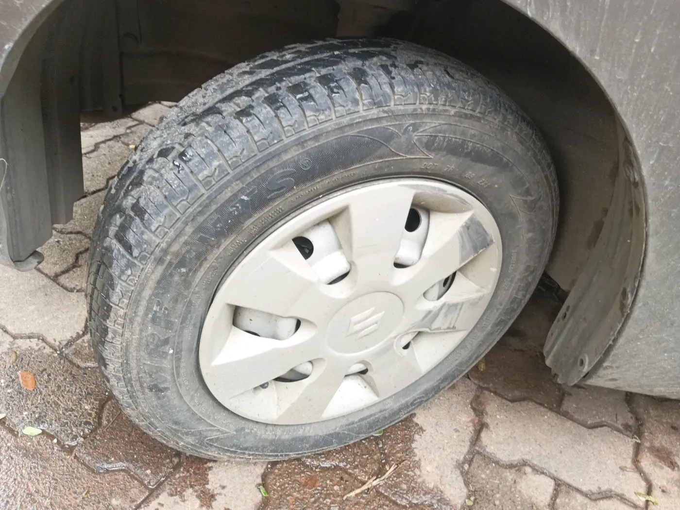 2011 Maruti Wagon R 1.0 LXI, Petrol, Manual, 32,296 km, tyre