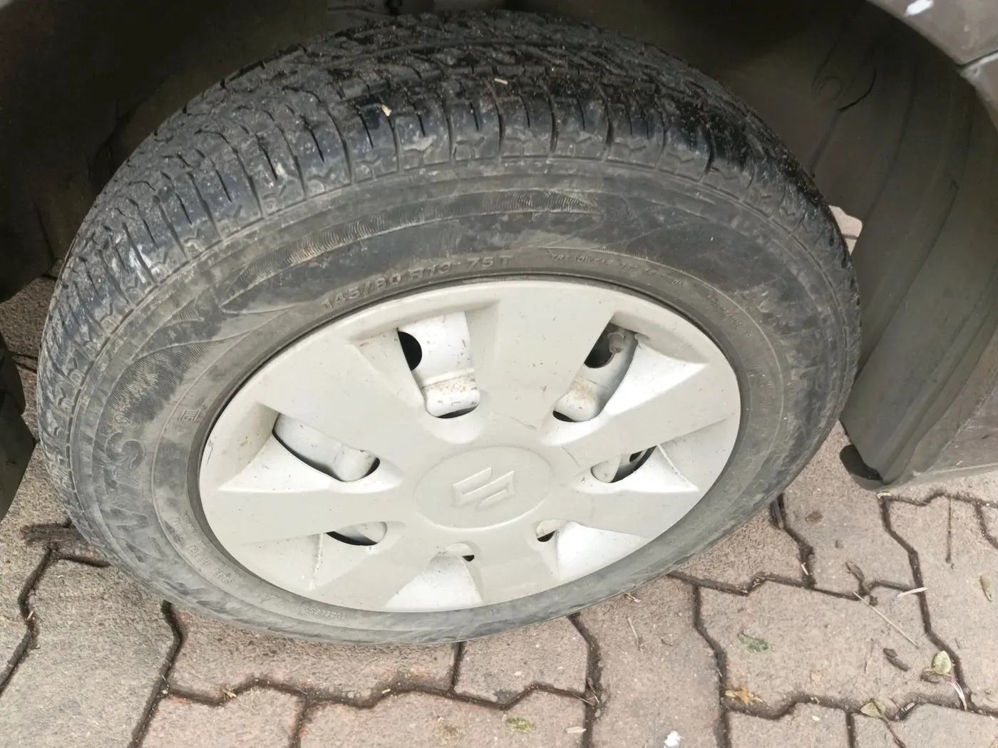 2011 Maruti Wagon R 1.0 LXI, Petrol, Manual, 32,296 km, tyre