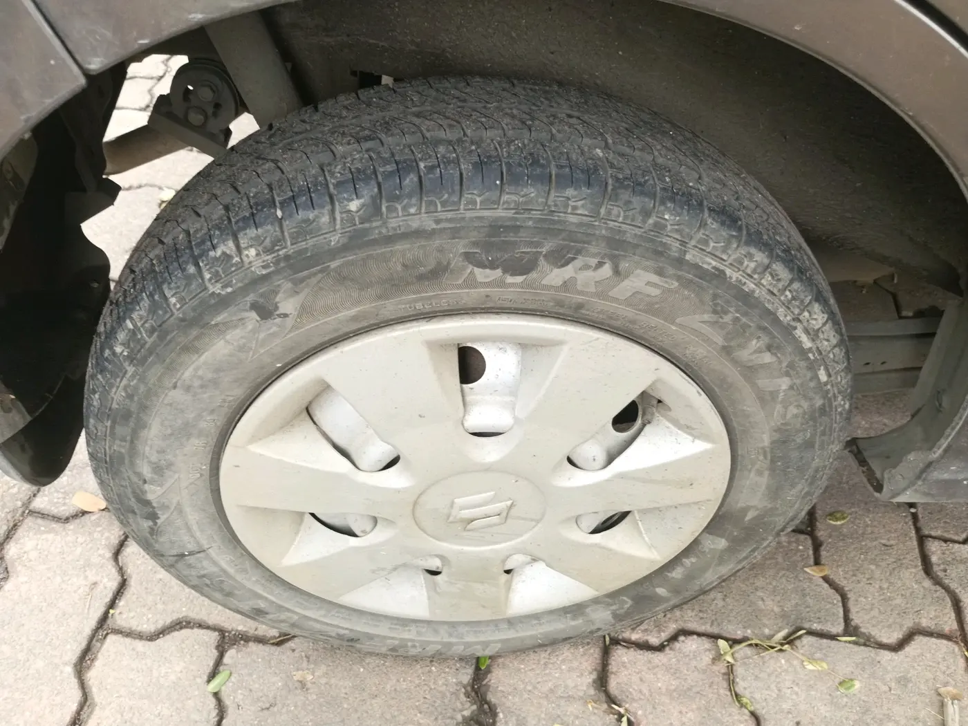 2011 Maruti Wagon R 1.0 LXI, Petrol, Manual, 32,296 km, tyre