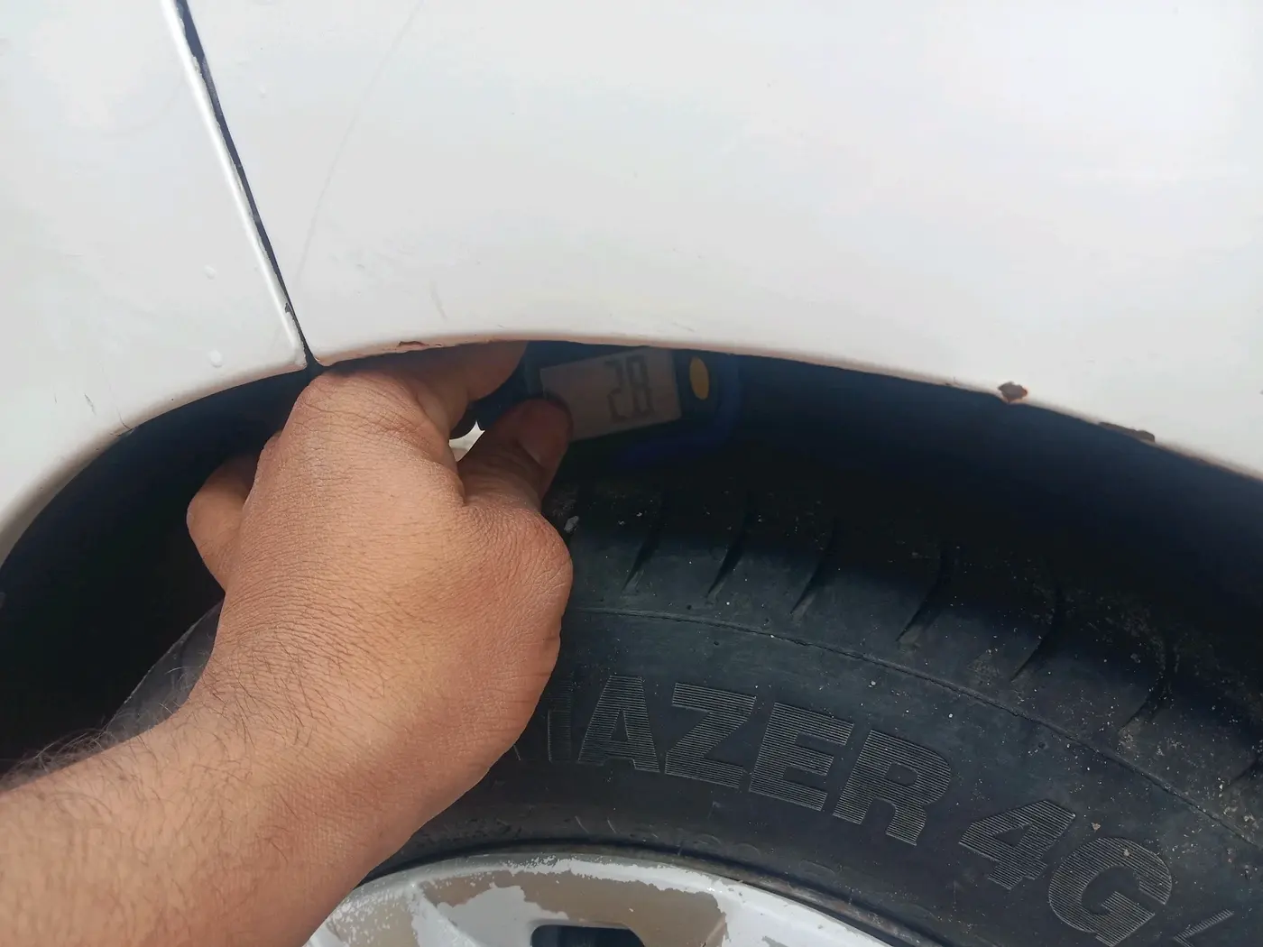 2017 Hyundai Eon ERA +, Petrol, Manual, 91,814 km, tyre