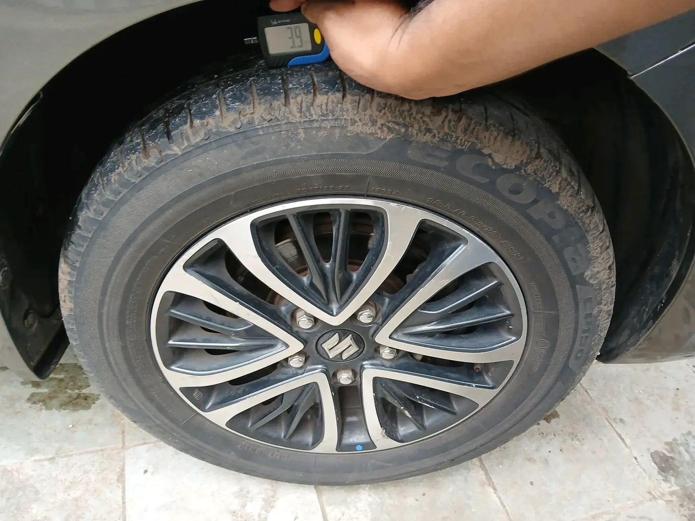 2022 Maruti Ertiga ZXI  CNG, CNG, Manual, 70,459 km, tyre