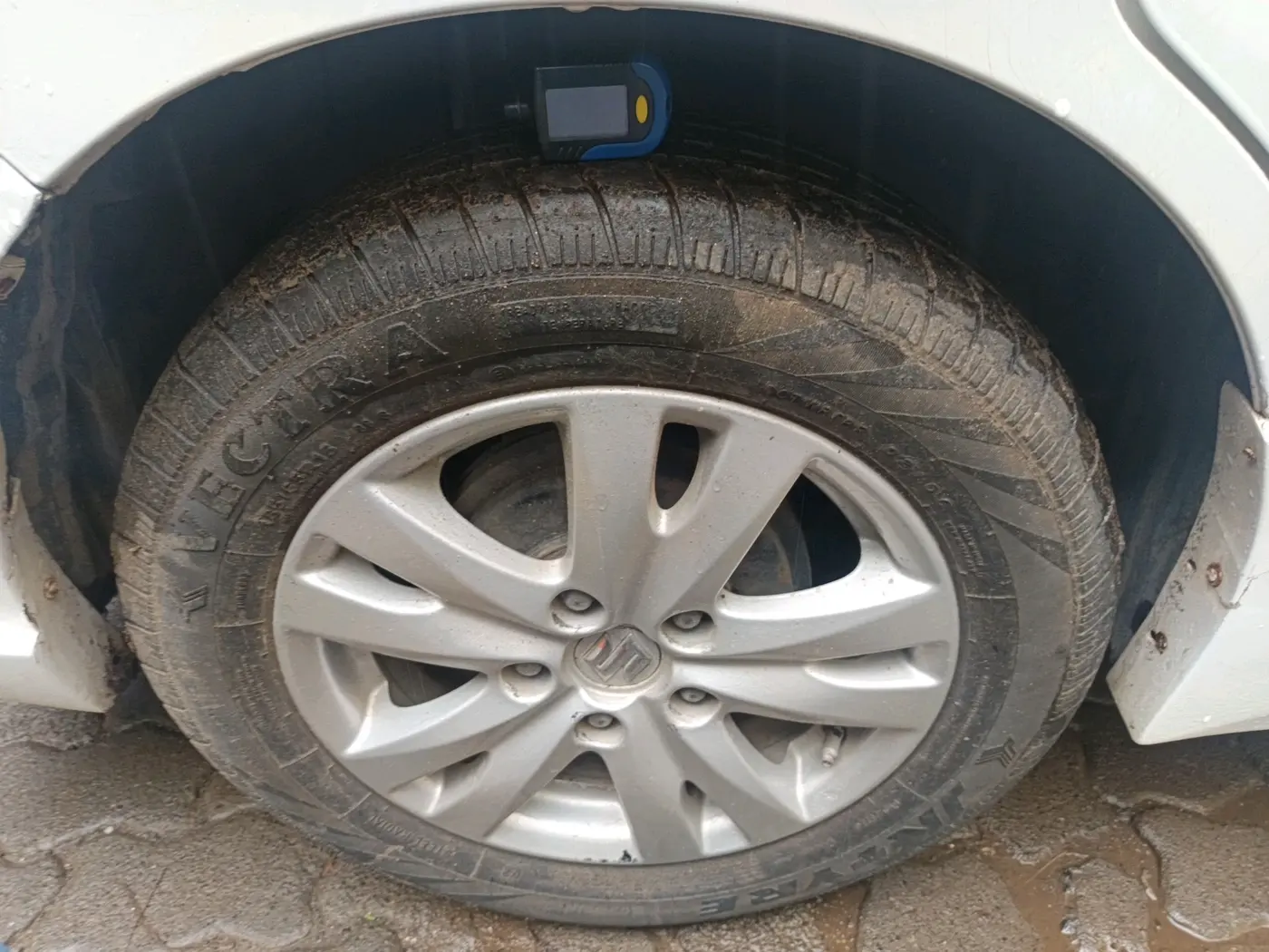 2016 Maruti Ertiga ZXI, Petrol, Manual, 49,502 km, tyre