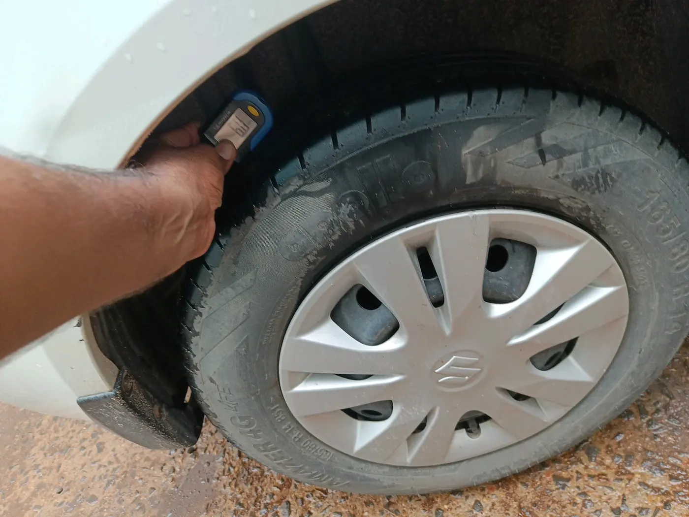 2013 Maruti Swift Dzire VDI, Diesel, Manual, 1,72,381 km, tyre