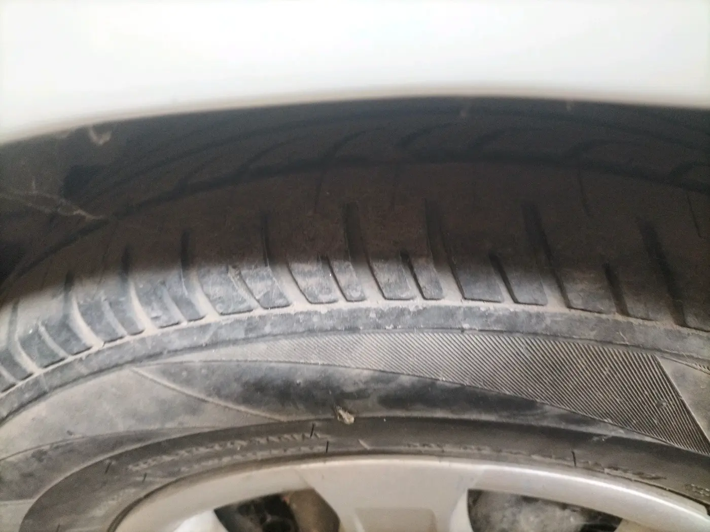 2011 Hyundai Accent EXECUTIVE, CNG, Manual, 1,69,207 km, tyre