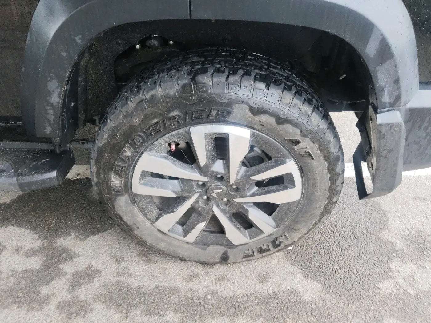 2025 Mahindra Thar Roxx AX7 L Diesel AT 2WD, Diesel, Automatic, 3,034 km, tyre