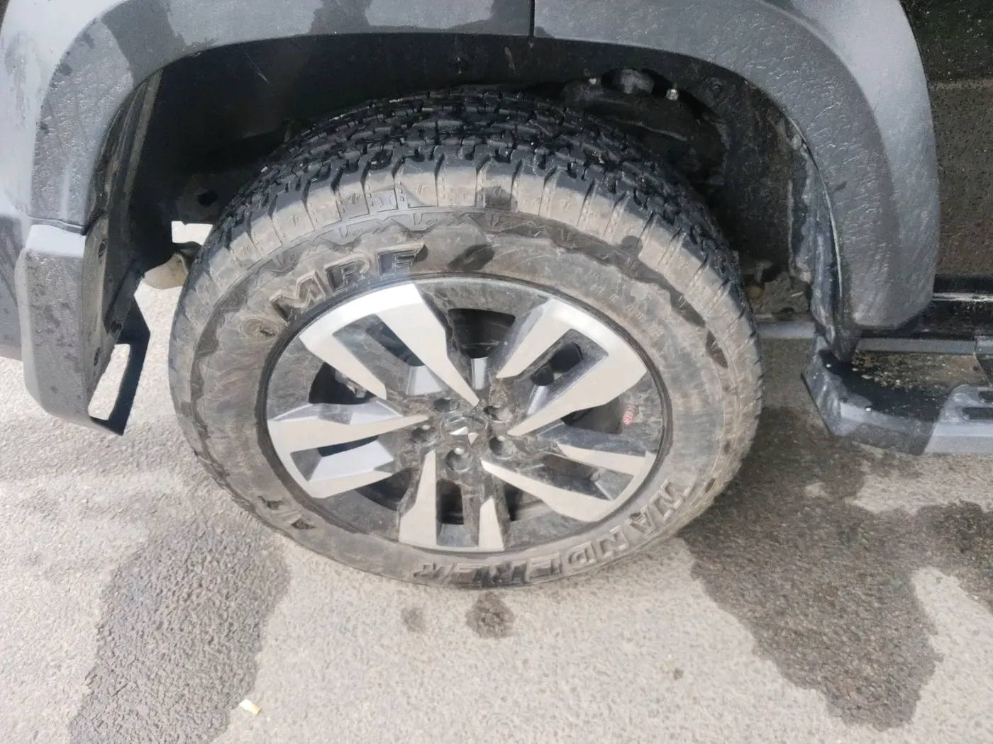 2025 Mahindra Thar Roxx AX7 L Diesel AT 2WD, Diesel, Automatic, 3,034 km, tyre