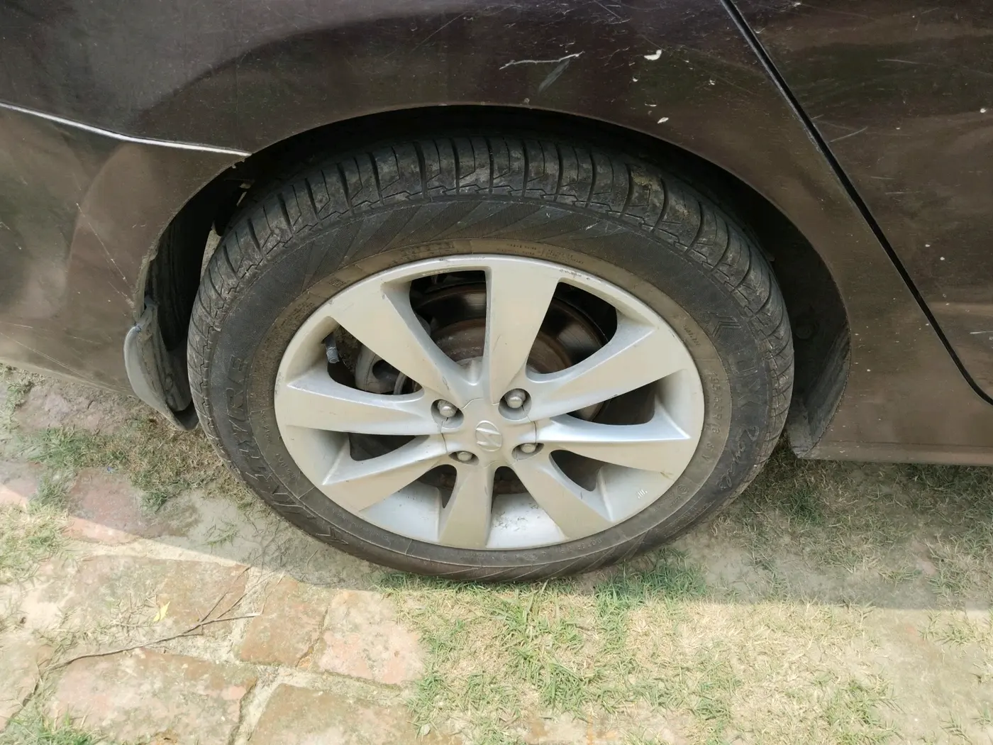 2011 Hyundai Verna FLUIDIC 1.6 VTVT SX, Petrol, Manual, 57,283 km, tyre