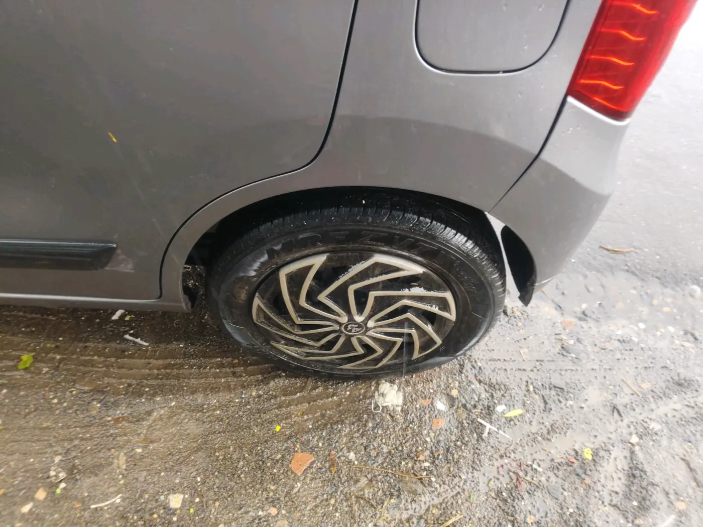 2018 Maruti Wagon R 1.0 VXI, CNG, Manual, 54,147 km, tyre