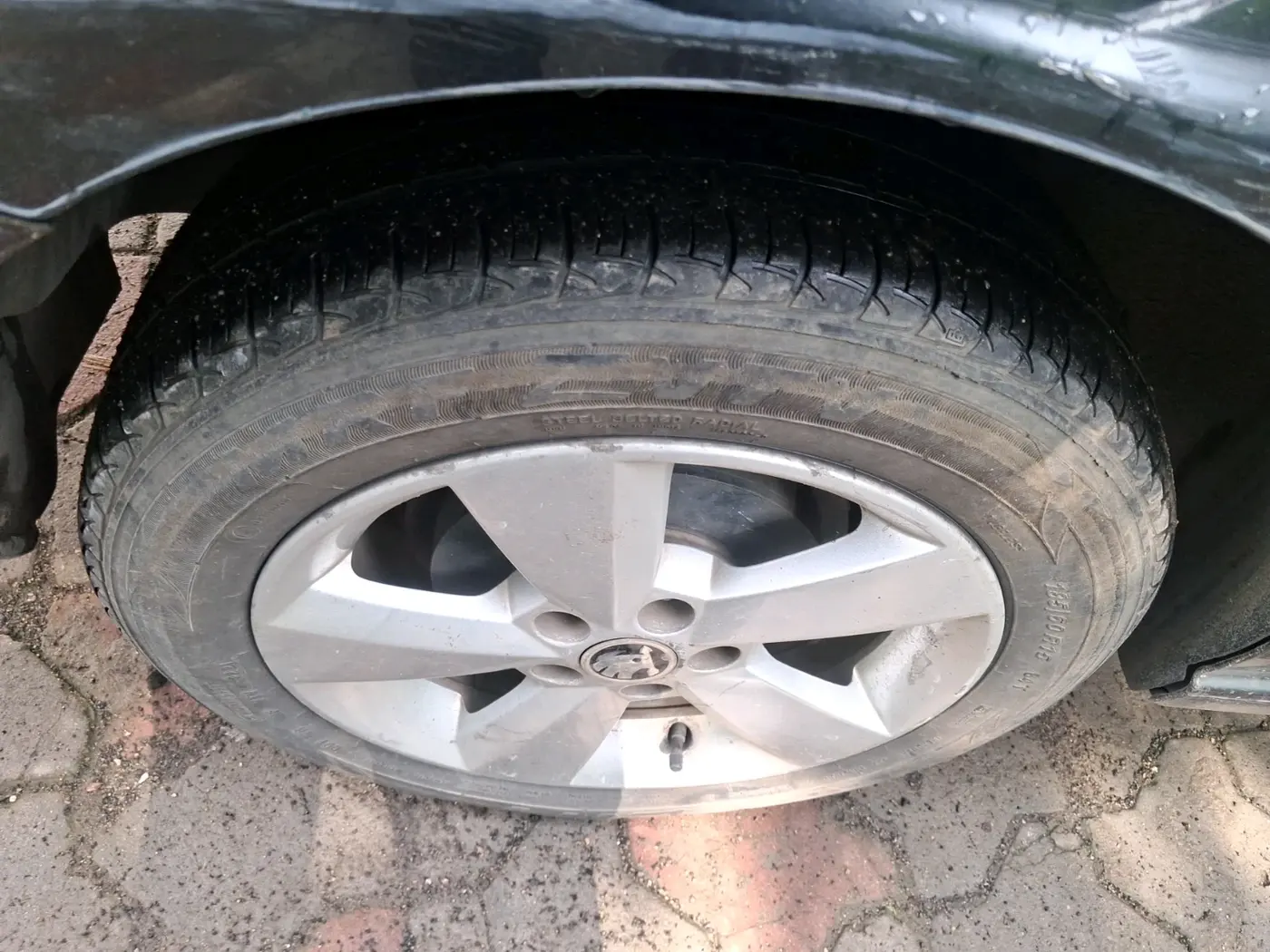 2015 Skoda Rapid AMBITION 1.6 MPI MT, Petrol, Manual, 54,830 km, tyre