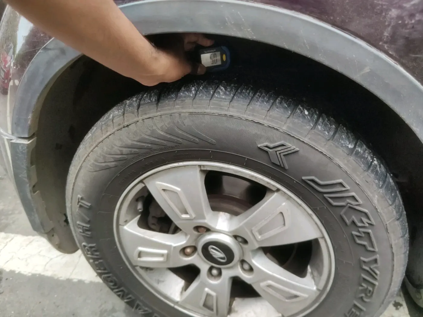 2014 Mahindra XUV500 W8, Diesel, Manual, 83,569 km, tyre