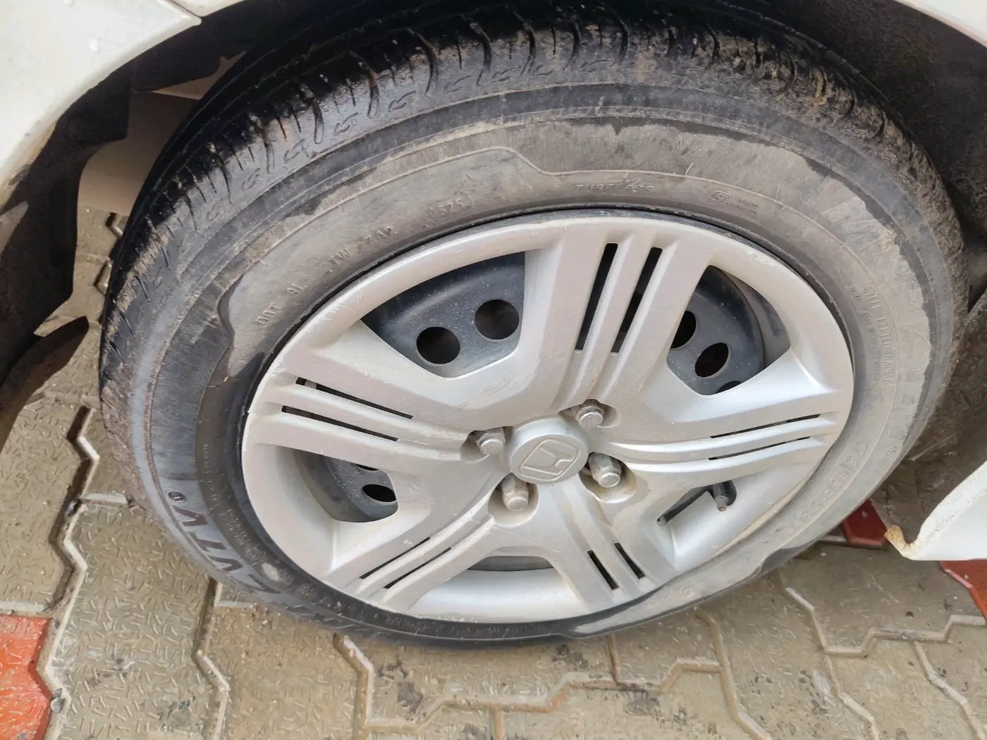 2011 Honda City 1.5L I-VTEC S MT, CNG, Manual, 1,17,228 km, tyre