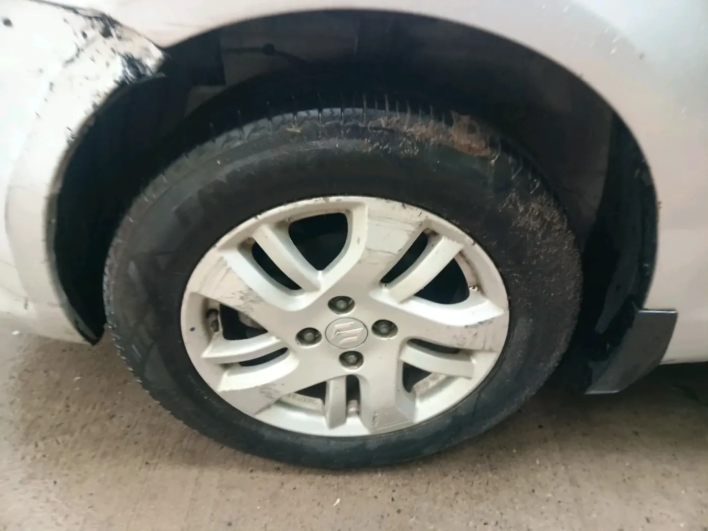 2013 Maruti Swift Dzire ZXI, Petrol, Manual, 1,86,706 km, tyre