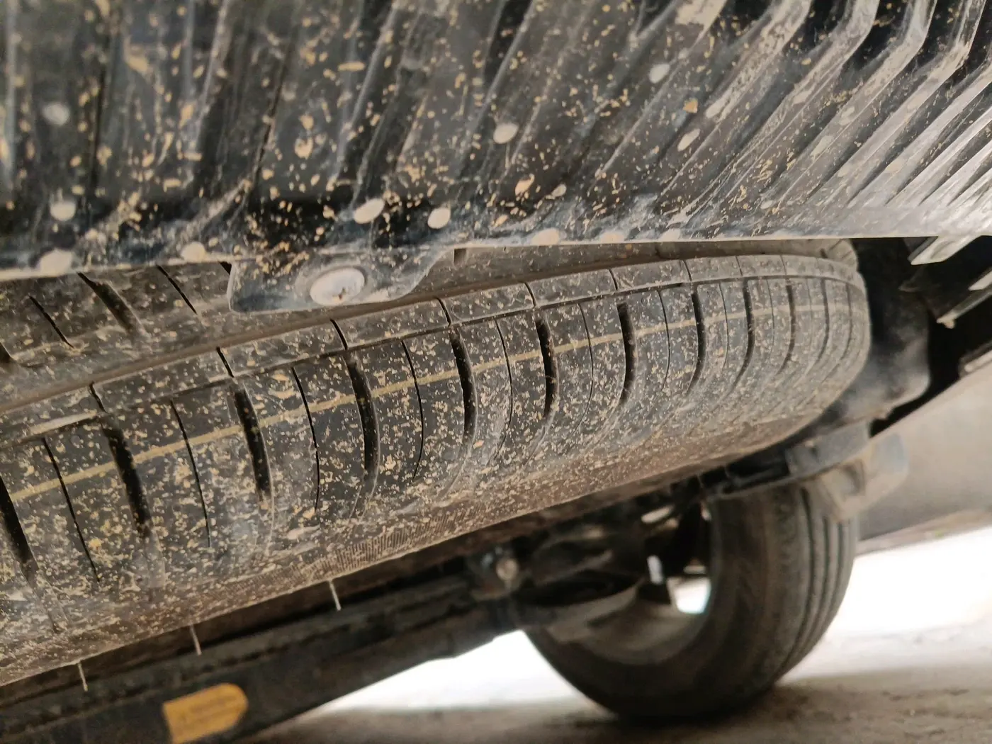 2025 Tata Safari ACCOMPLISHED PLUS DARK EDITION AT, Diesel, Automatic, 30,672 km, tyre