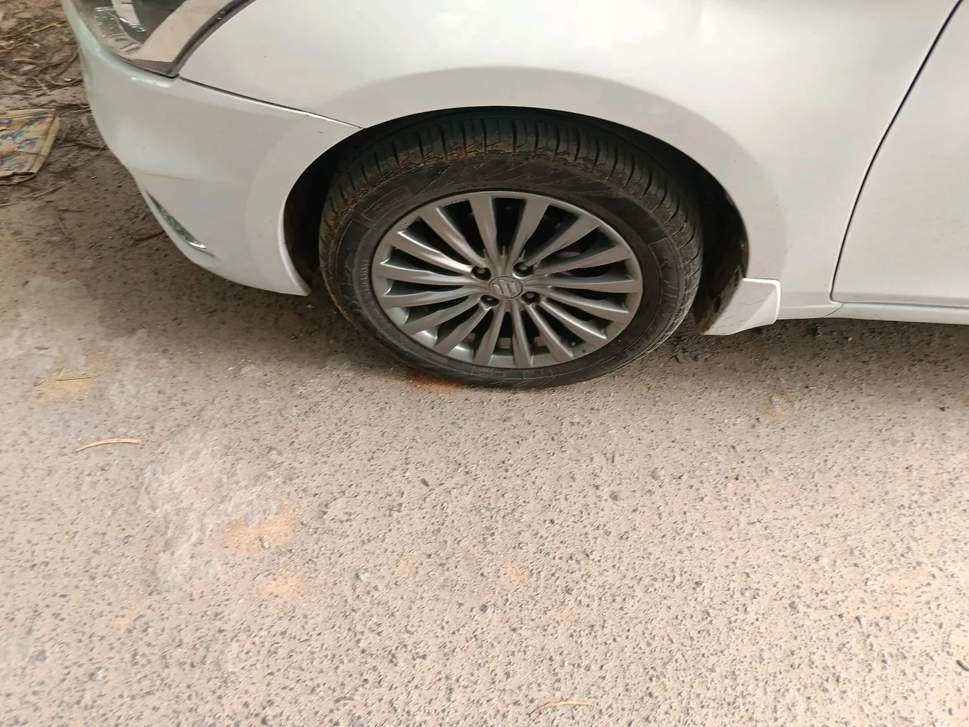 2016 Maruti Ciaz ZXI+, Petrol, Manual, 80,620 km, tyre