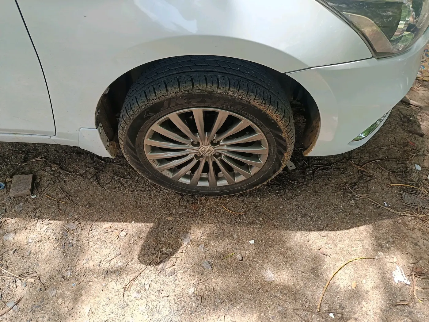 2016 Maruti Ciaz ZXI+, Petrol, Manual, 80,620 km, tyre