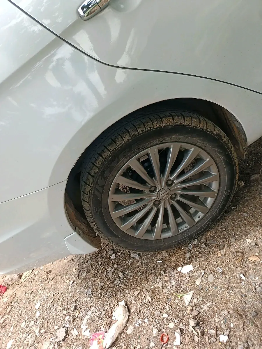 2016 Maruti Ciaz ZXI+, Petrol, Manual, 80,620 km, tyre