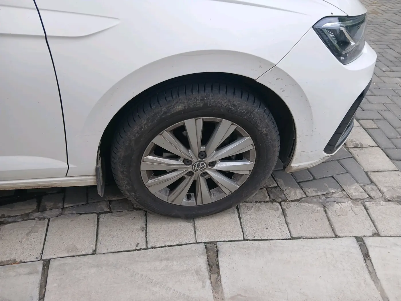 2023 Volkswagen VIRTUS HIGHLINE TSI 1.0 MT, Petrol, Manual, 76,672 km, tyre