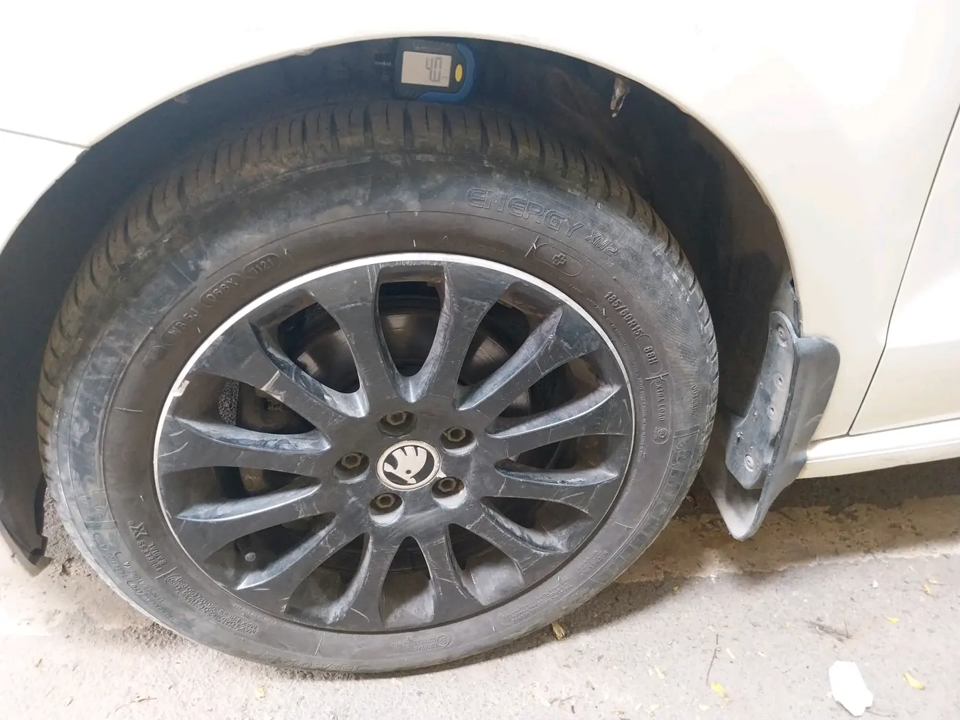 2015 Skoda Rapid 1.5 TDI CR ELEGANCE PLUS AT, Diesel, Automatic, 1,23,753 km, tyre