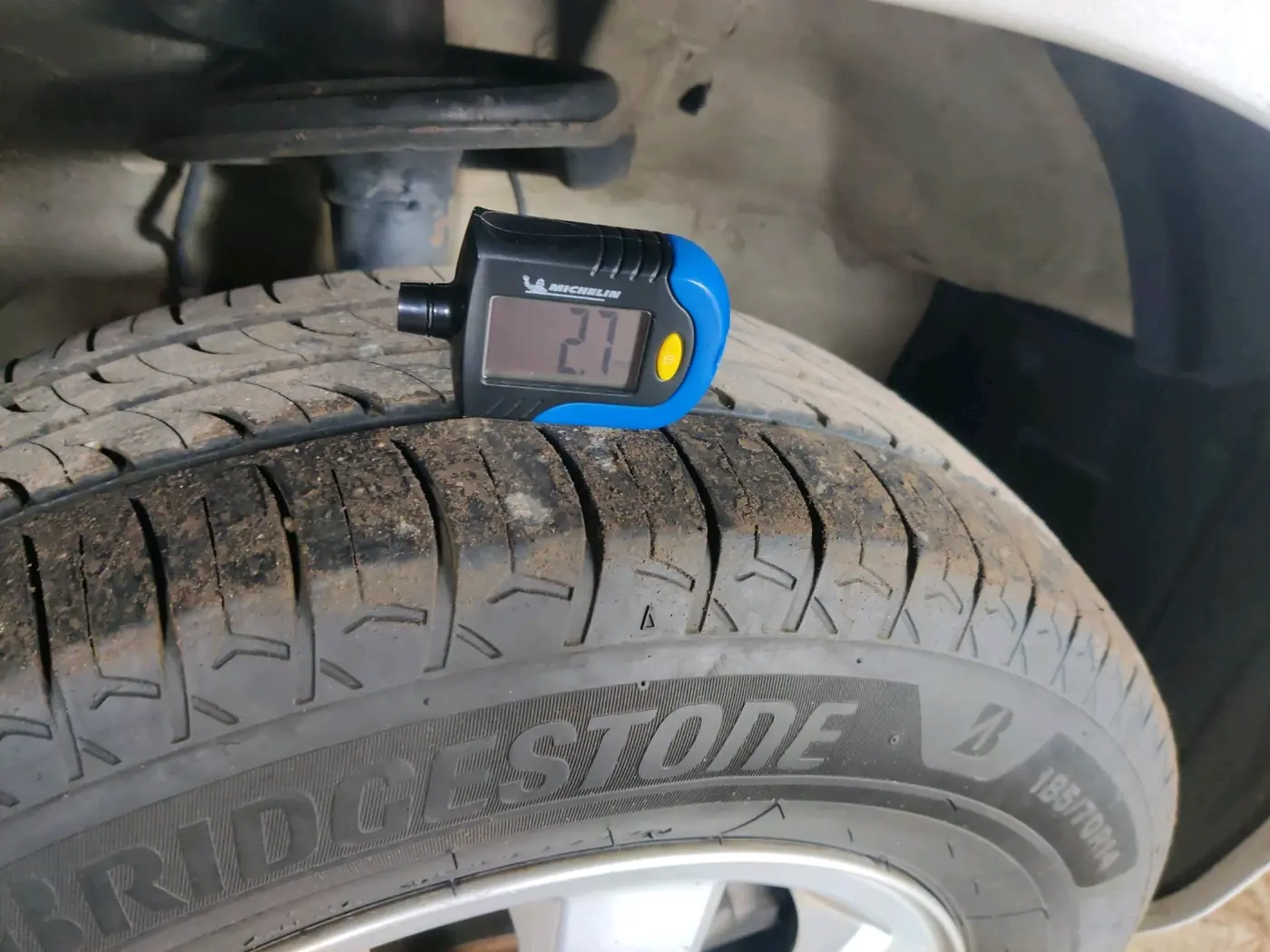 2011 Maruti Ritz ZXI, Petrol, Manual, 1,37,371 km, tyre