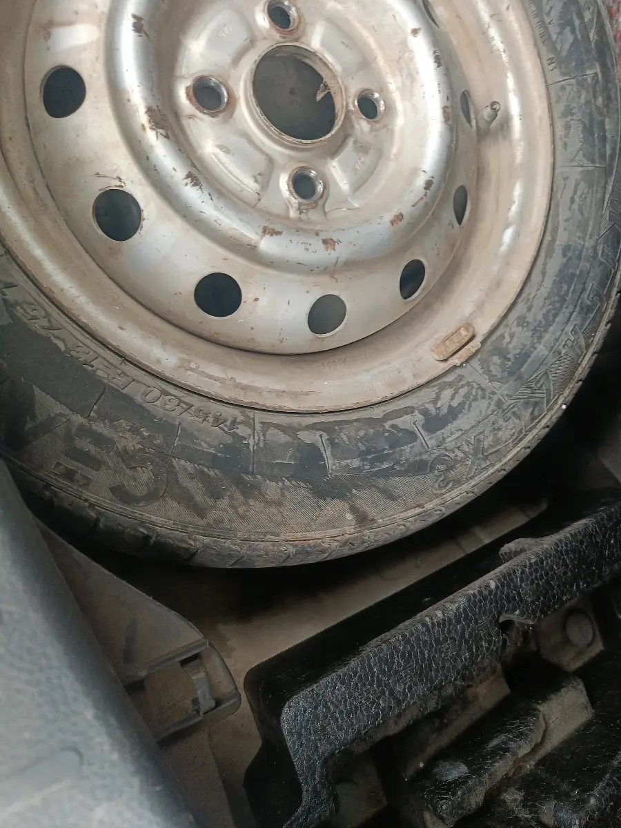2011 Maruti Wagon R 1.0 LXI, Petrol, Manual, 64,426 km, tyre