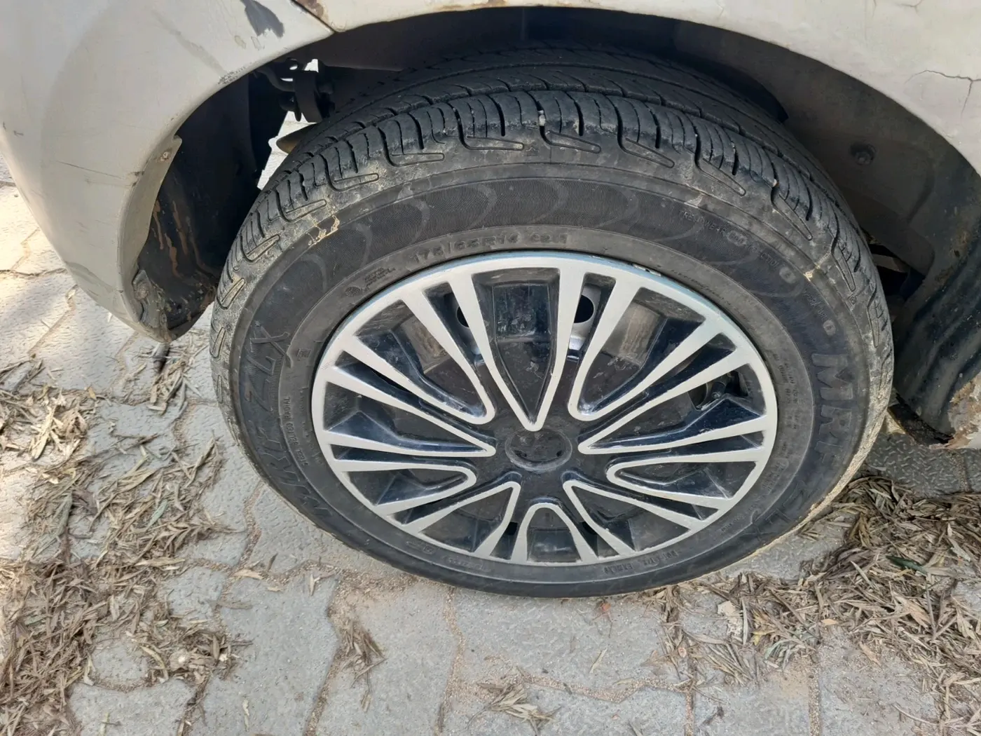 2016 Tata Bolt XE QUADRAJET, Diesel, Manual, 1,39,814 km, tyre