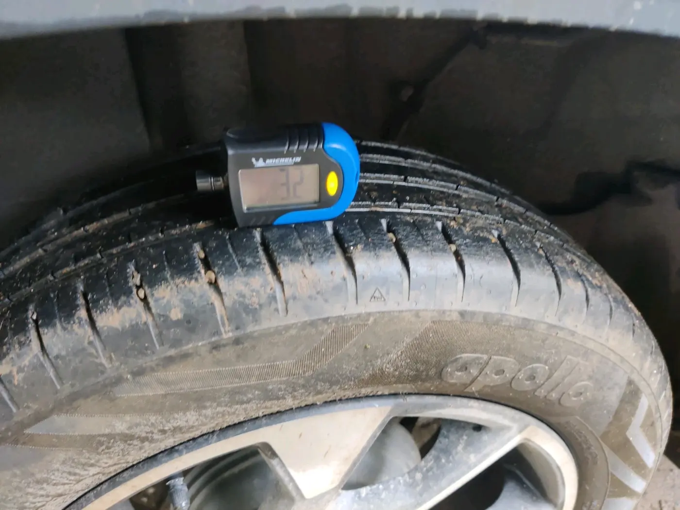2023 Tata PUNCH ACCOMPLISHED DAZZLE PACK MT, Petrol, Manual, 29,128 km, tyre