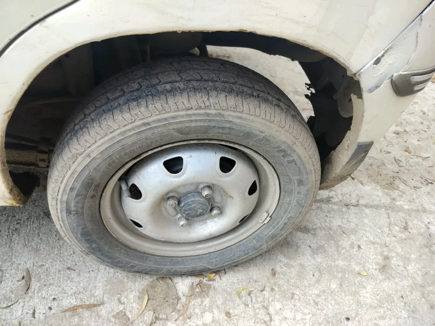 2012 Maruti Zen Estilo LXI CNG, CNG, Manual, 74,072 km, tyre