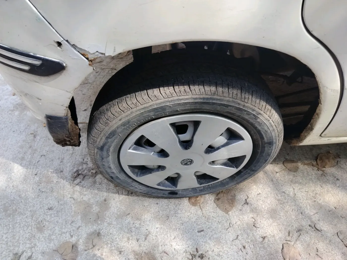 2012 Maruti Zen Estilo LXI CNG, CNG, Manual, 74,072 km, tyre