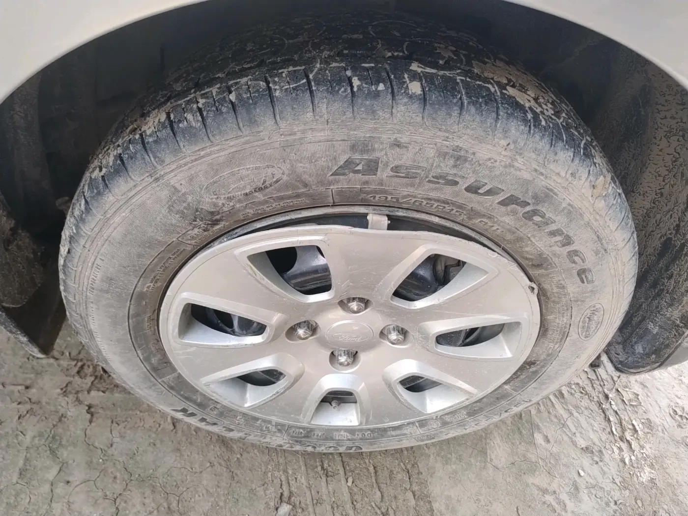 2018 Ford Ecosport AMBIENTE 1.5L PETROL, Petrol, Manual, 1,19,085 km, tyre