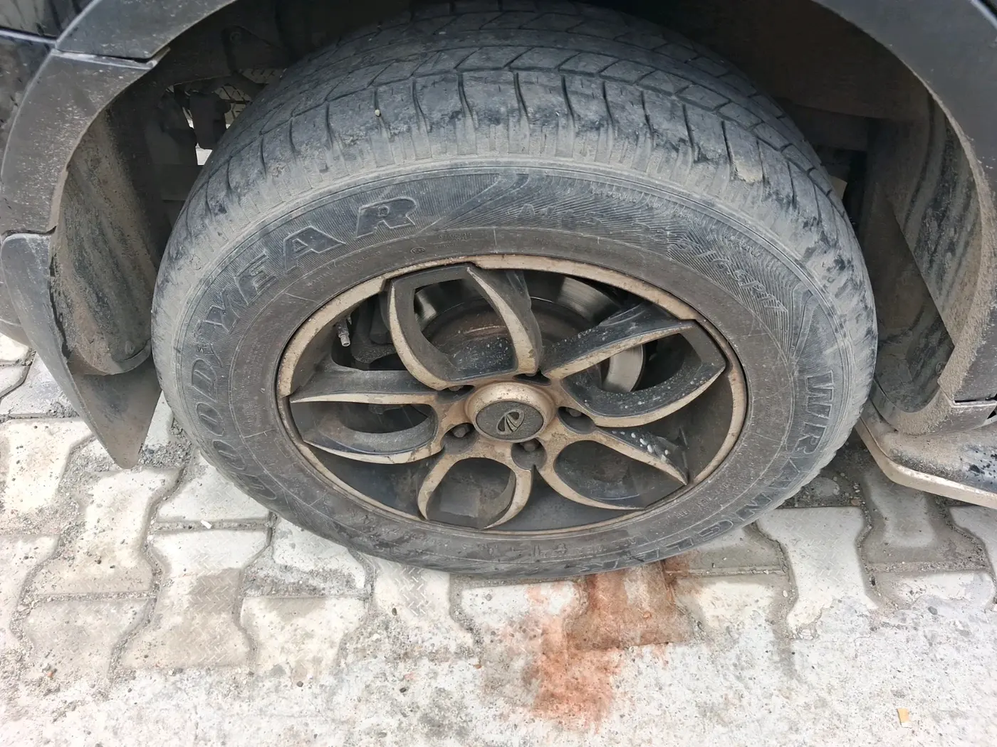 2019 Mahindra XUV500 W7 AT, Diesel, Automatic, 72,648 km, tyre