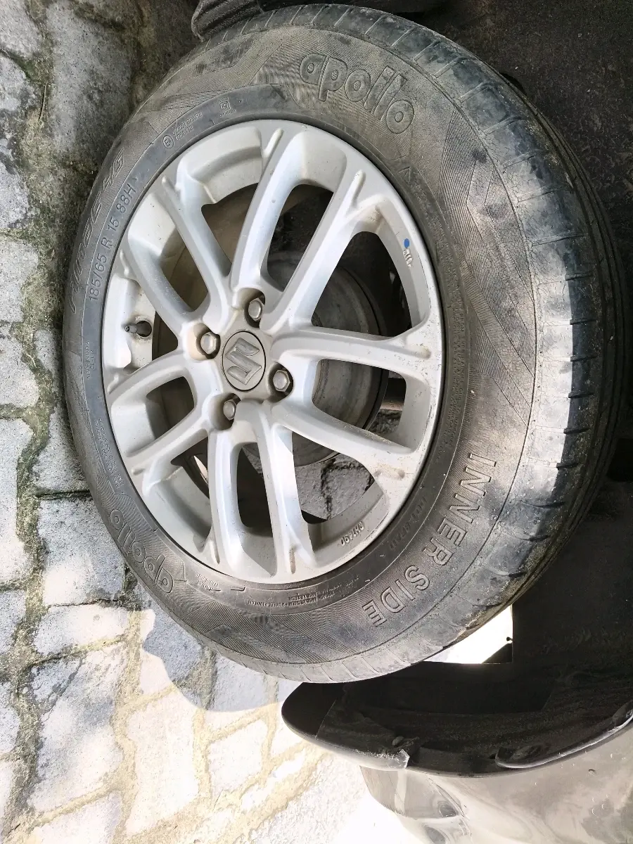2018 Maruti Swift ZXI AMT, Petrol, Automatic, 68,455 km, tyre