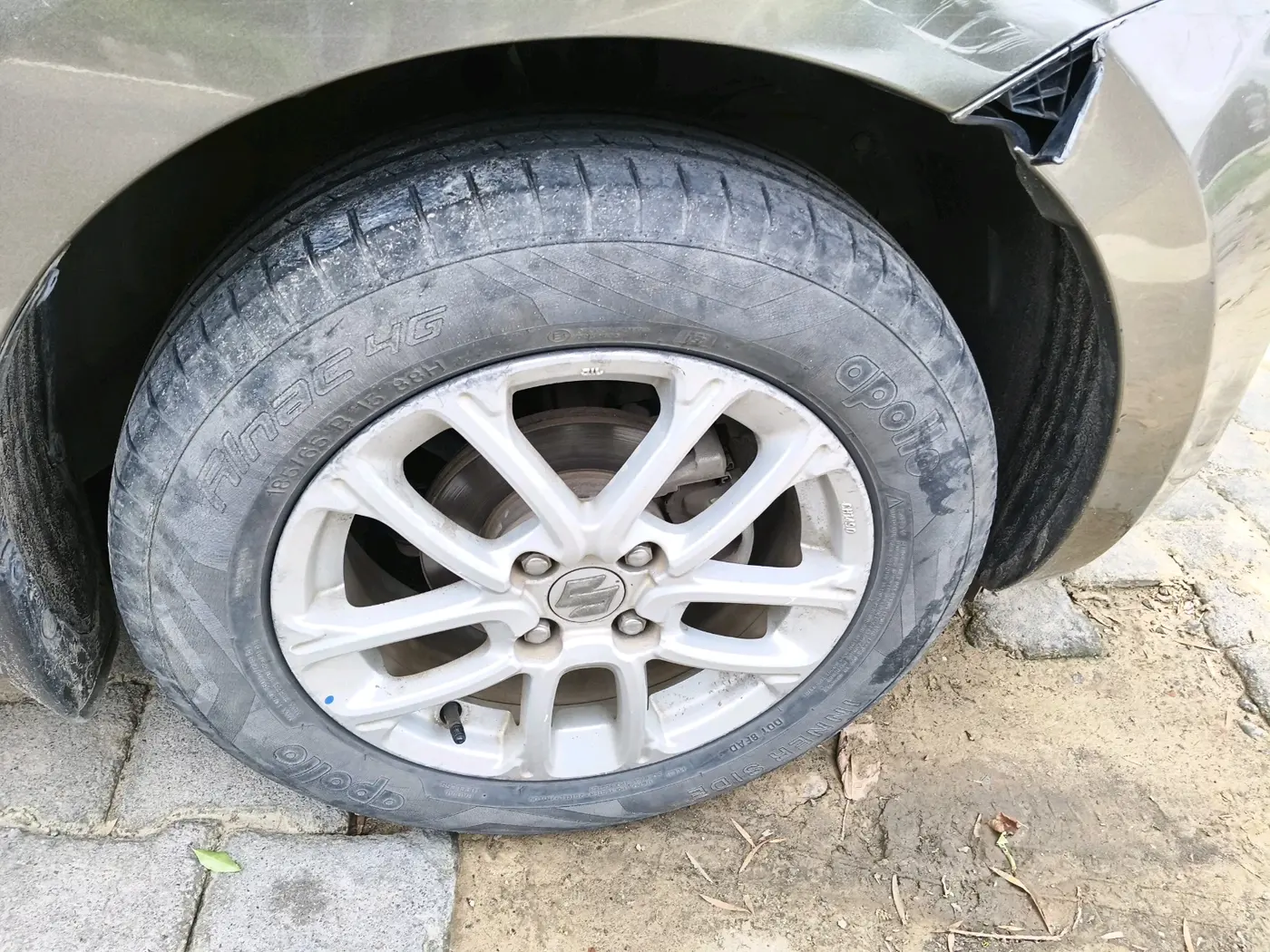 2018 Maruti Swift ZXI AMT, Petrol, Automatic, 68,455 km, tyre