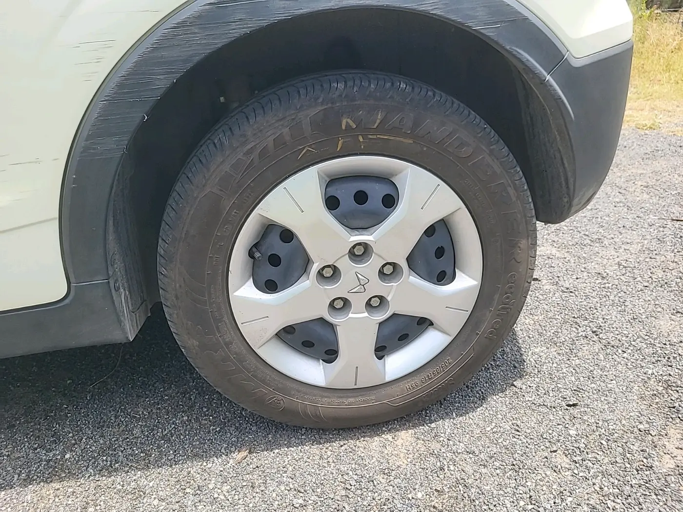 2023 Mahindra XUV300 W6 1.2 PETROL AMT, Petrol, Automatic, 13,782 km, tyre
