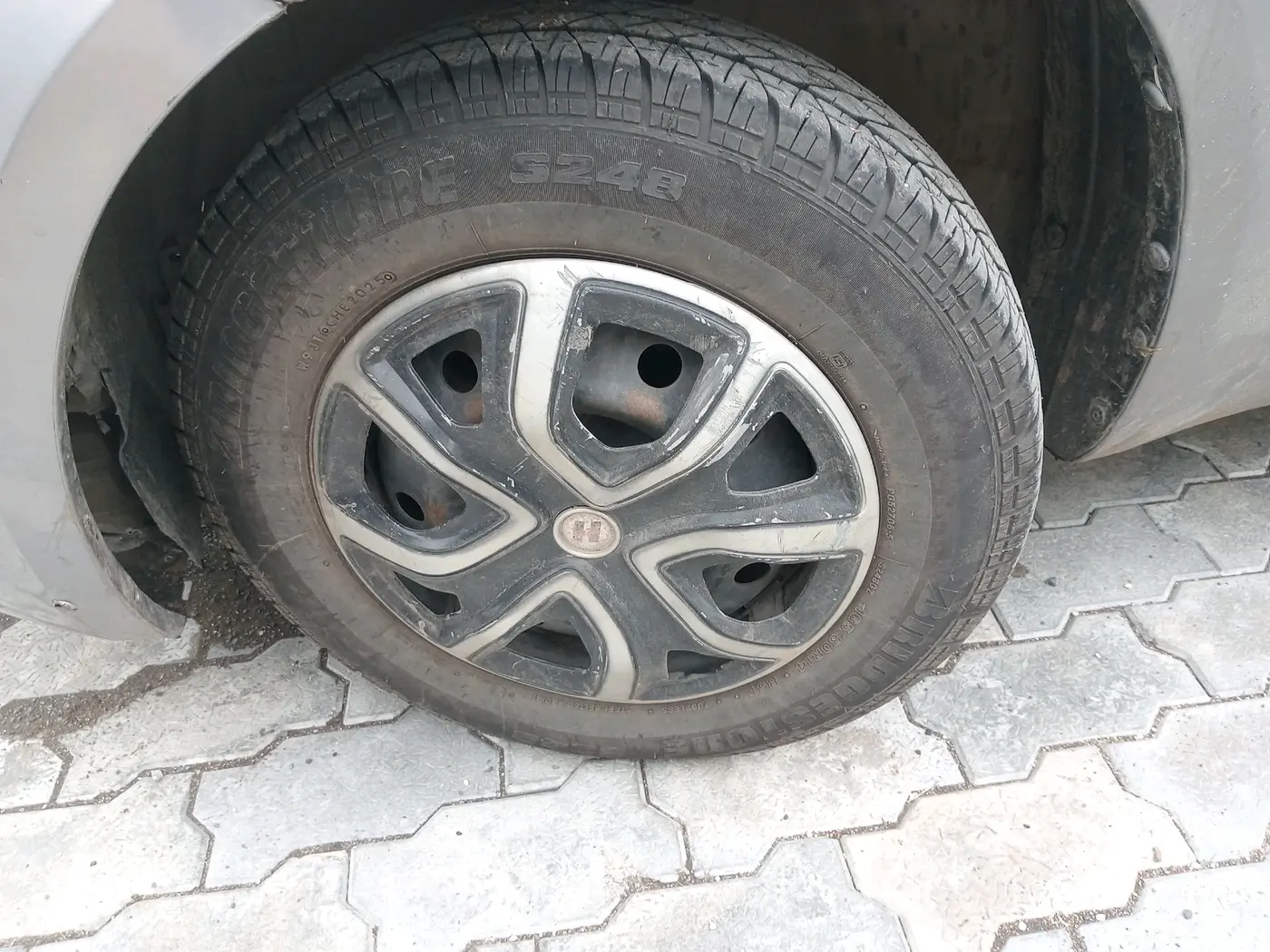 2014 Maruti Swift VXI, Petrol, Manual, 71,642 km, tyre