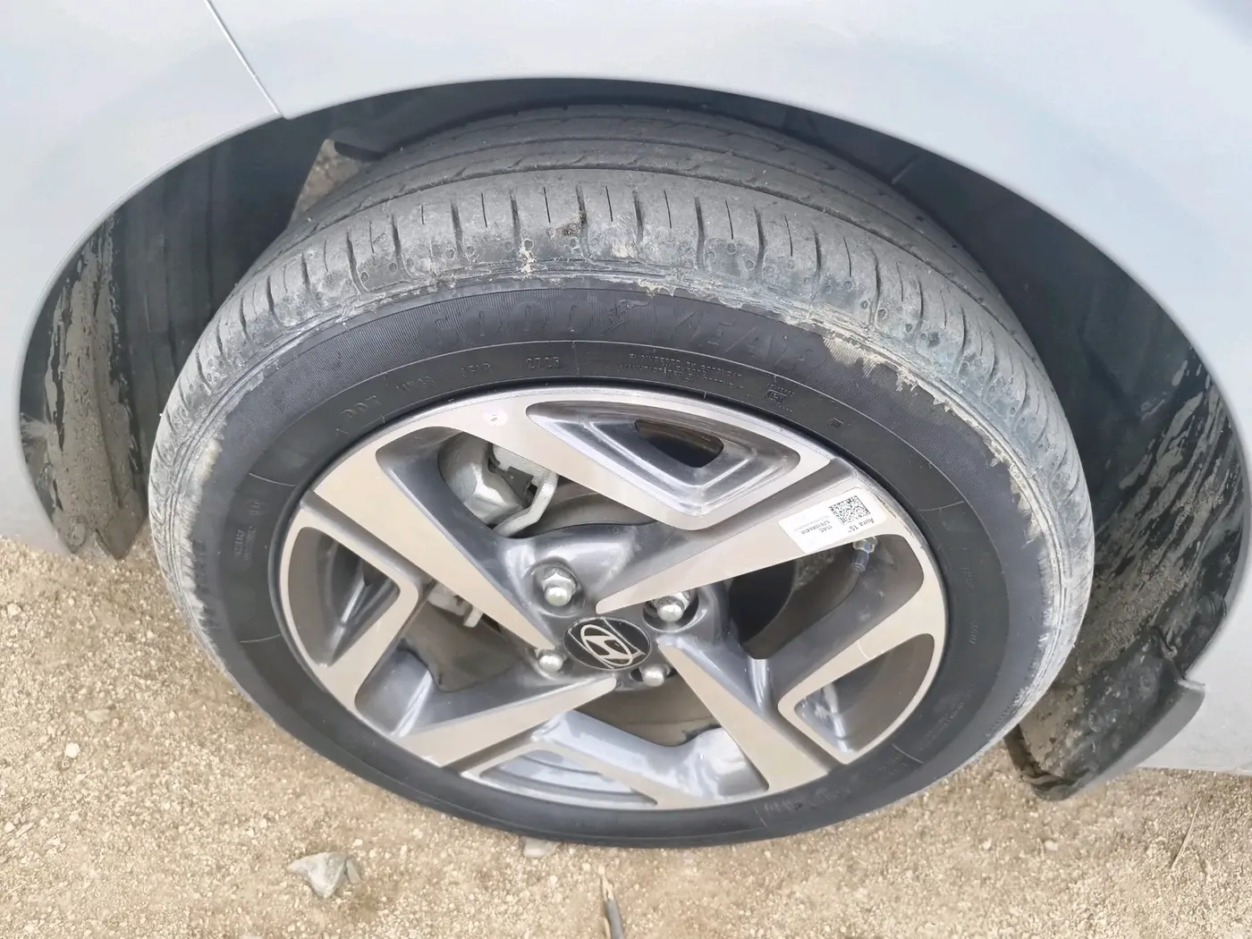 2025 Hyundai AURA SX 1.2 CNG, CNG, Manual, 11,776 km, tyre
