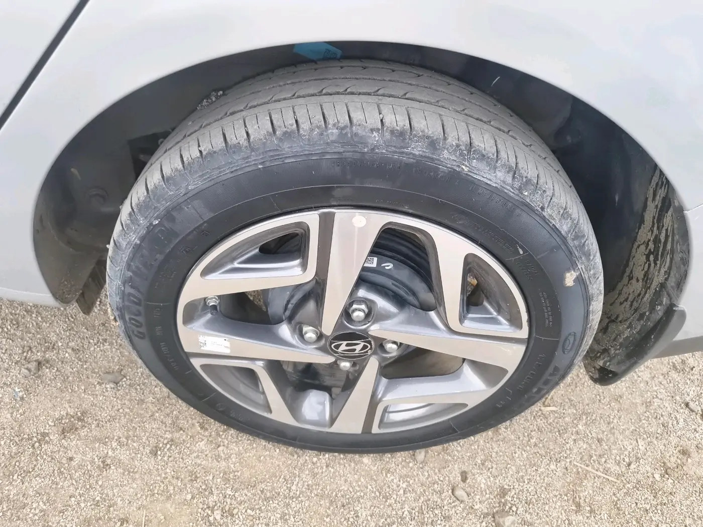 2025 Hyundai AURA SX 1.2 CNG, CNG, Manual, 11,776 km, tyre