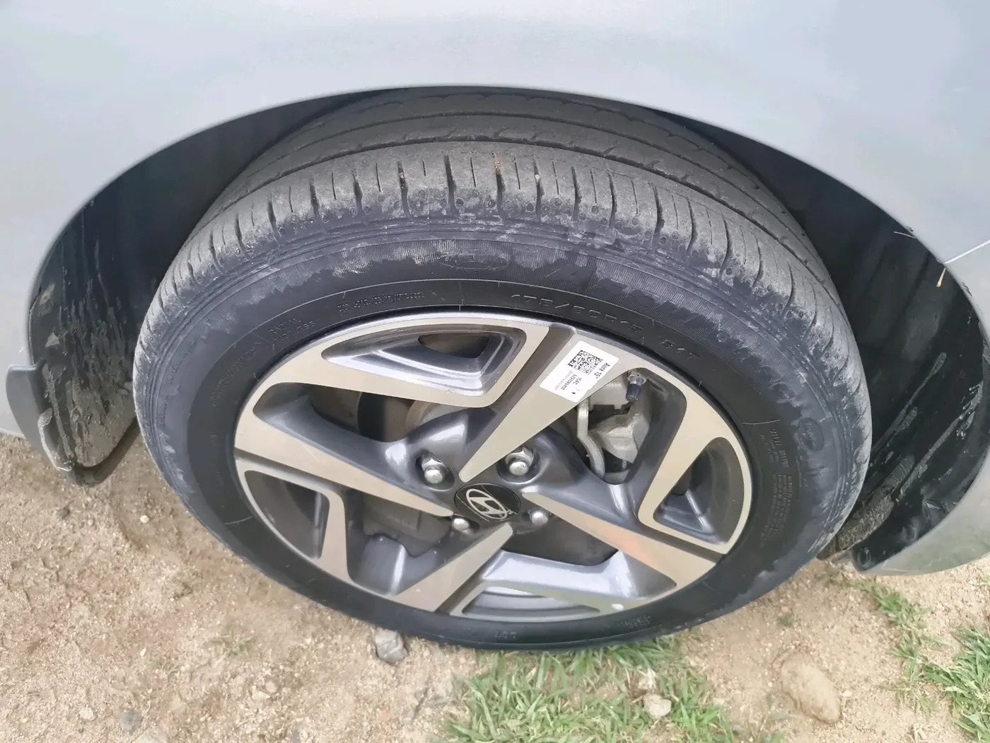 2025 Hyundai AURA SX 1.2 CNG, CNG, Manual, 11,776 km, tyre