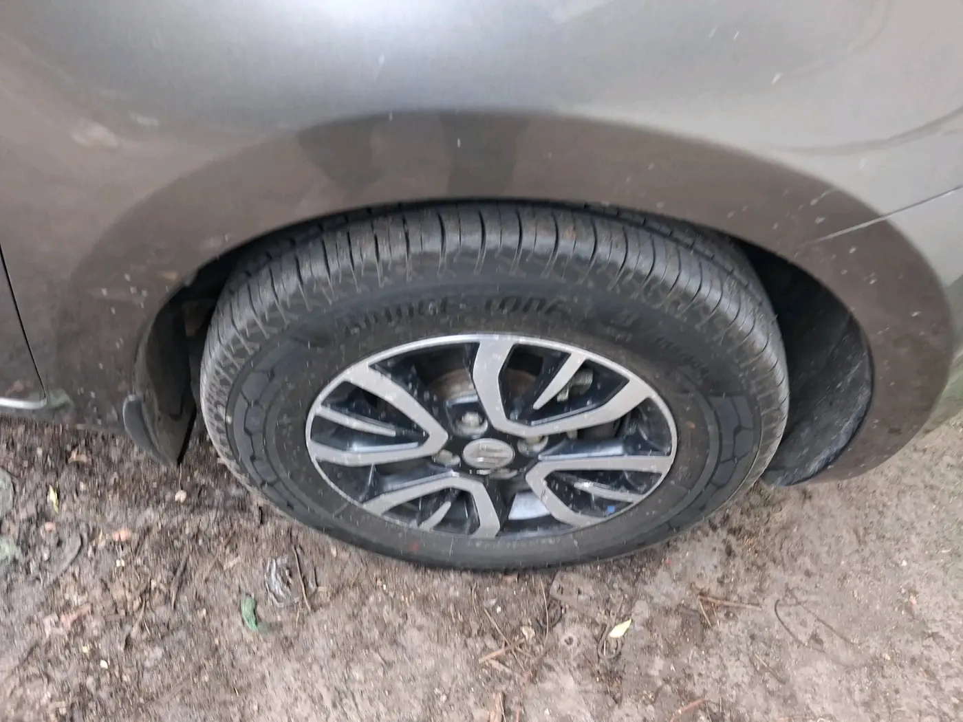 2022 Maruti Swift VXI, Petrol, Manual, 74,065 km, tyre